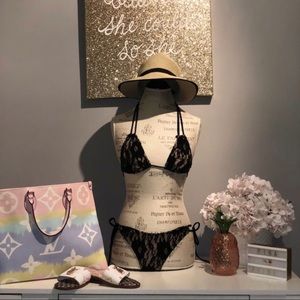 Black lace bikini